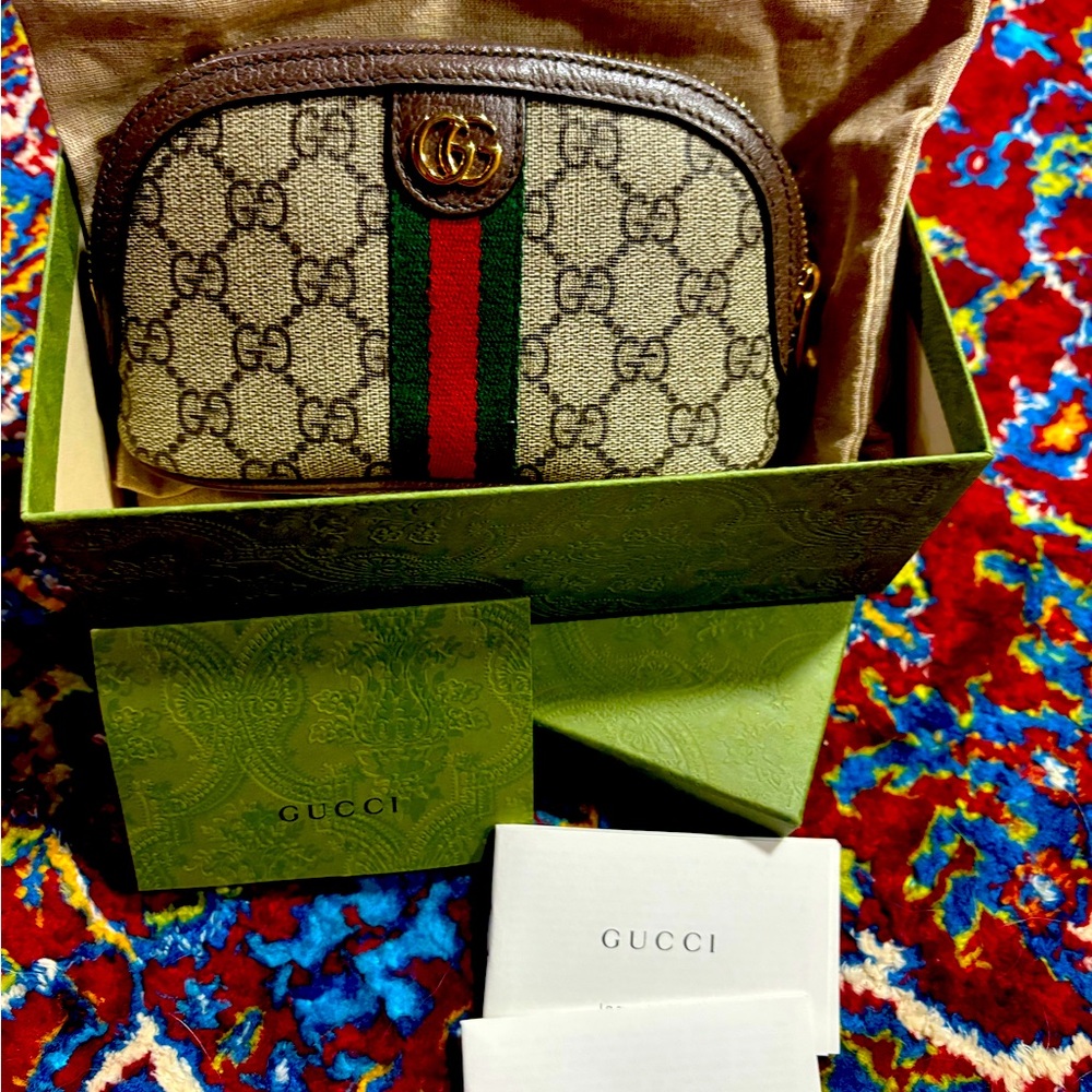 Gucci cosmetic pouch !!